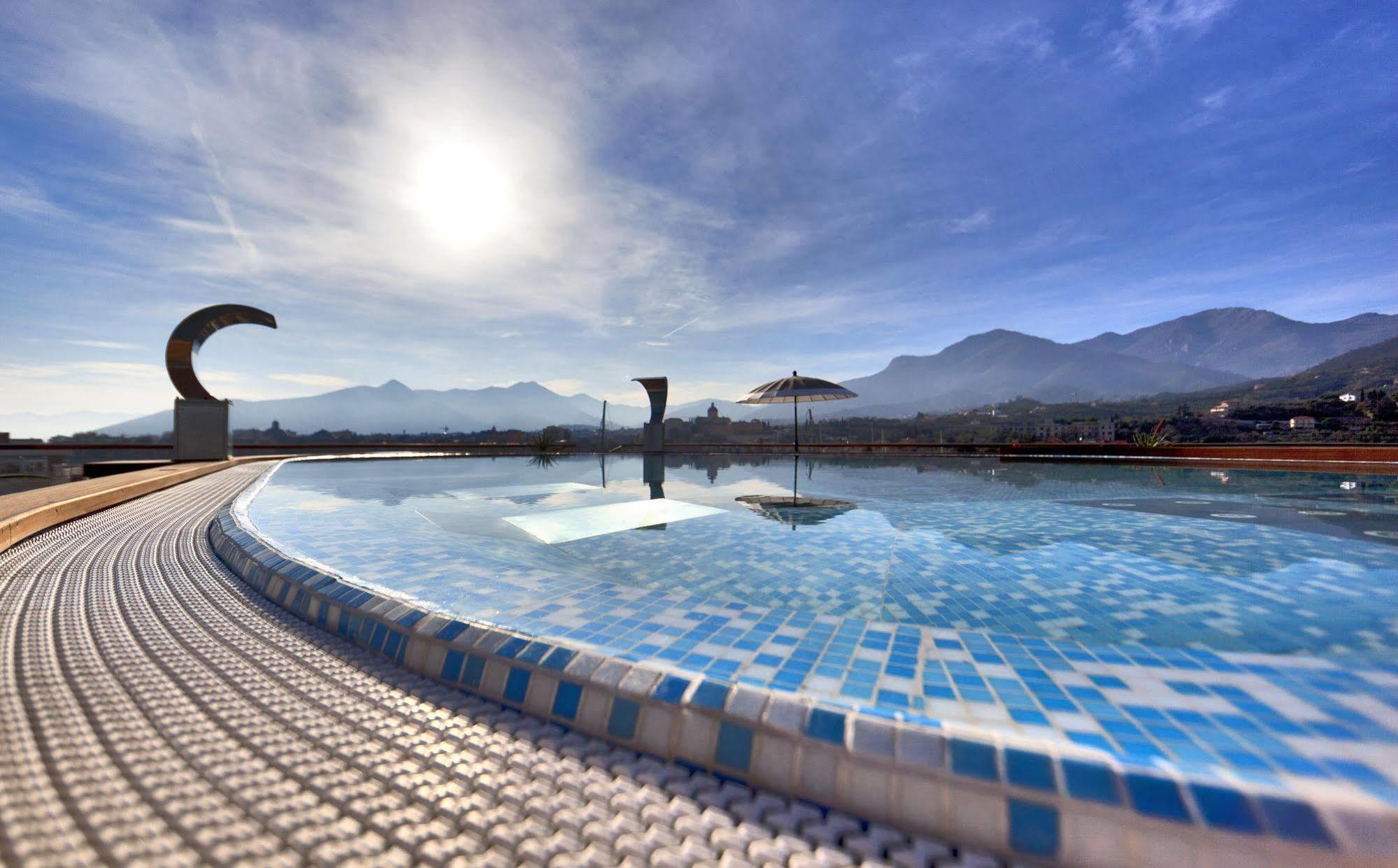 Yacht Club Marina Di Loano Ξενοδοχείο Εξωτερικό φωτογραφία