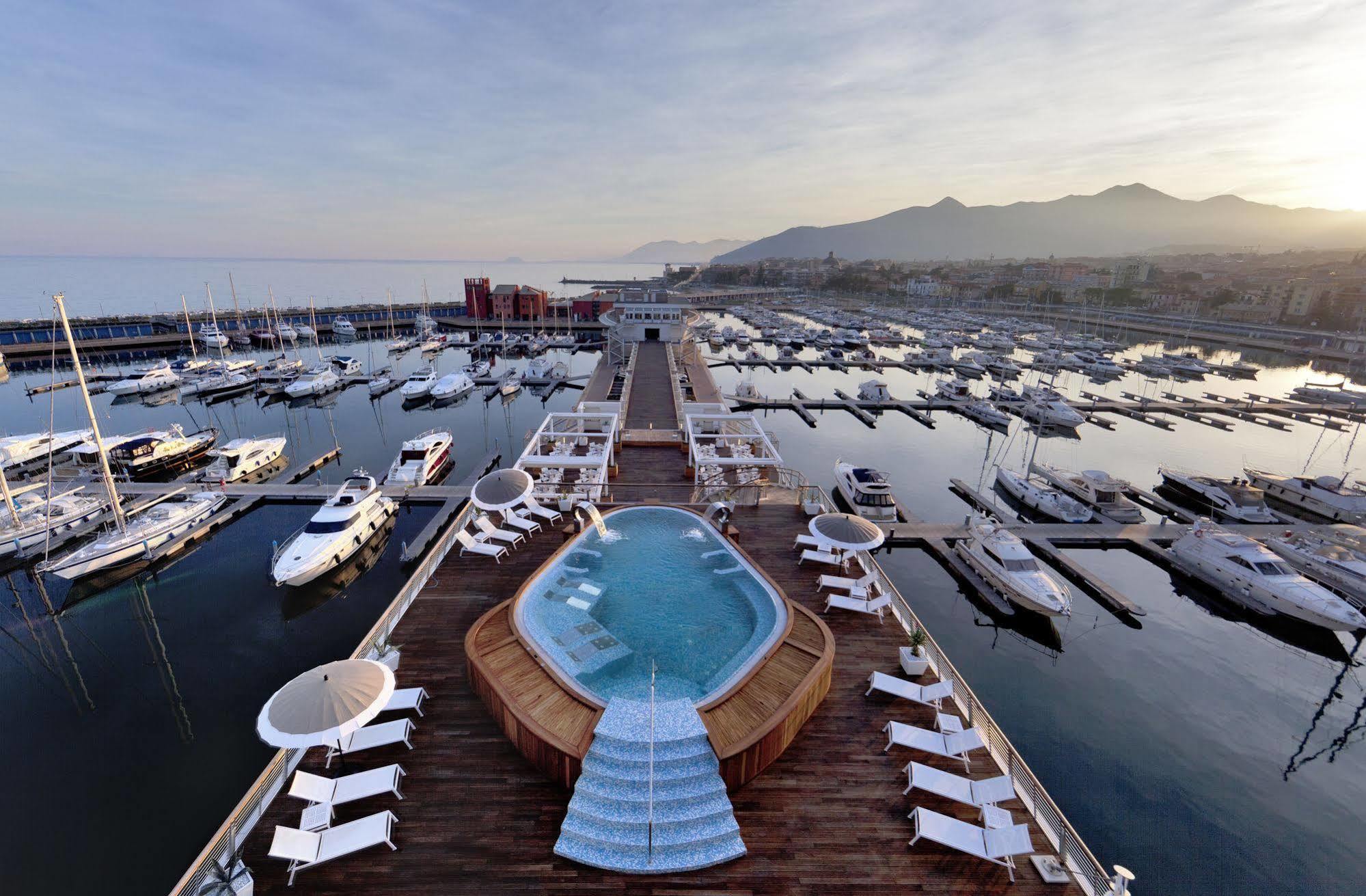 Yacht Club Marina Di Loano Ξενοδοχείο Εξωτερικό φωτογραφία